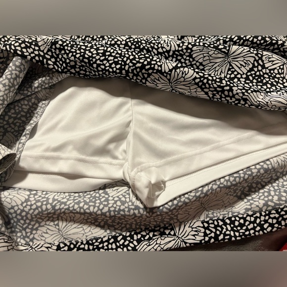 WOMENS Coral Bay golf BLACK W/ WHITE BUTTERFLIES PRINT SKORT SIZE 10P - Picture 4 of 6